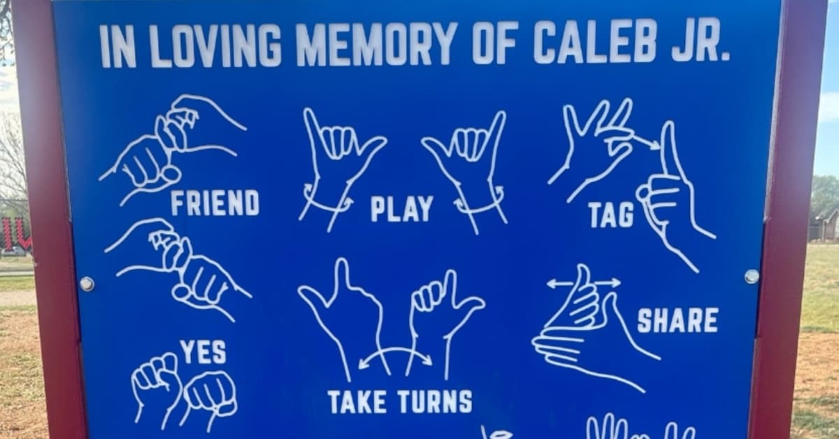 Texas Playground Sign Teaches Kids Sign Language